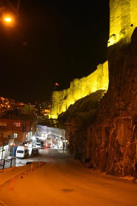 B­i­t­l­i­s­ ­K­a­l­e­s­i­ ­ı­ş­ı­k­l­a­n­d­ı­r­ı­l­d­ı­ ­-­ ­S­o­n­ ­D­a­k­i­k­a­ ­H­a­b­e­r­l­e­r­